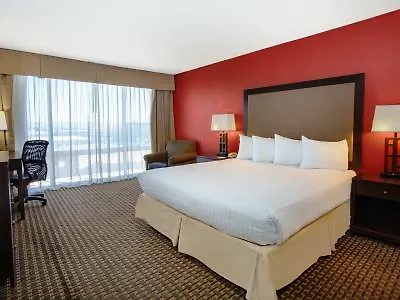 Holiday Inn Express & Suites Phoenix - Midtown, An Ihg Hotel
