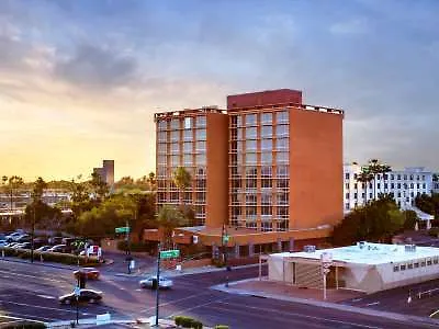 Holiday Inn Express & Suites Phoenix - Midtown, An Ihg Hotel